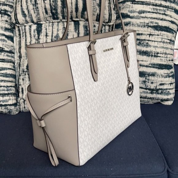 Michael Kors Gilly Large Drawstring Travel Tote Bag MK Bright White - Picture 9 of 16